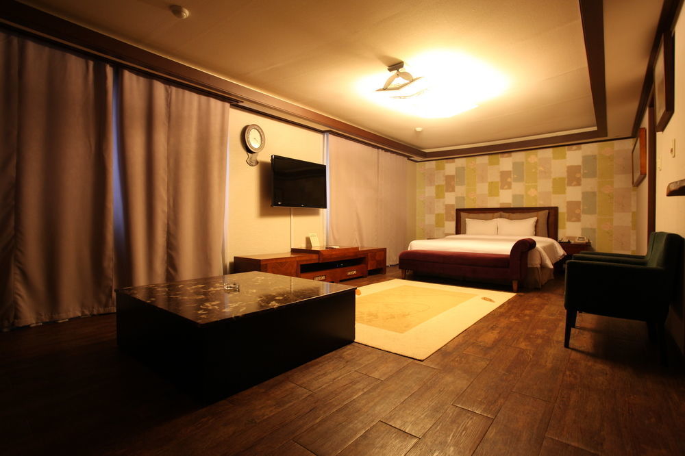 Noblesse Hotel เมืองเชจู ภายนอก รูปภาพ