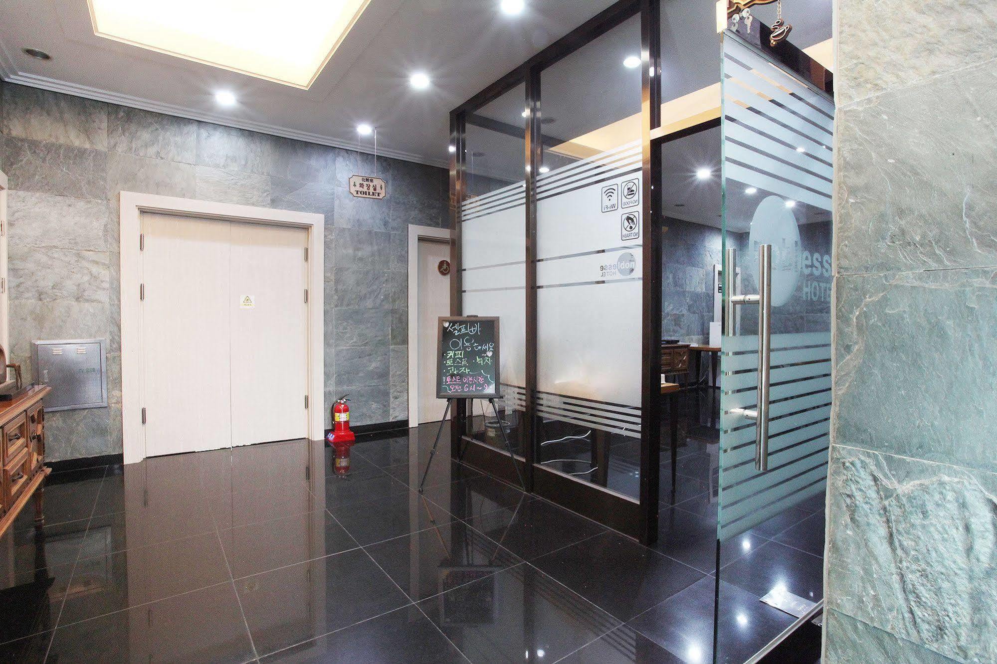 Noblesse Hotel เมืองเชจู ภายนอก รูปภาพ