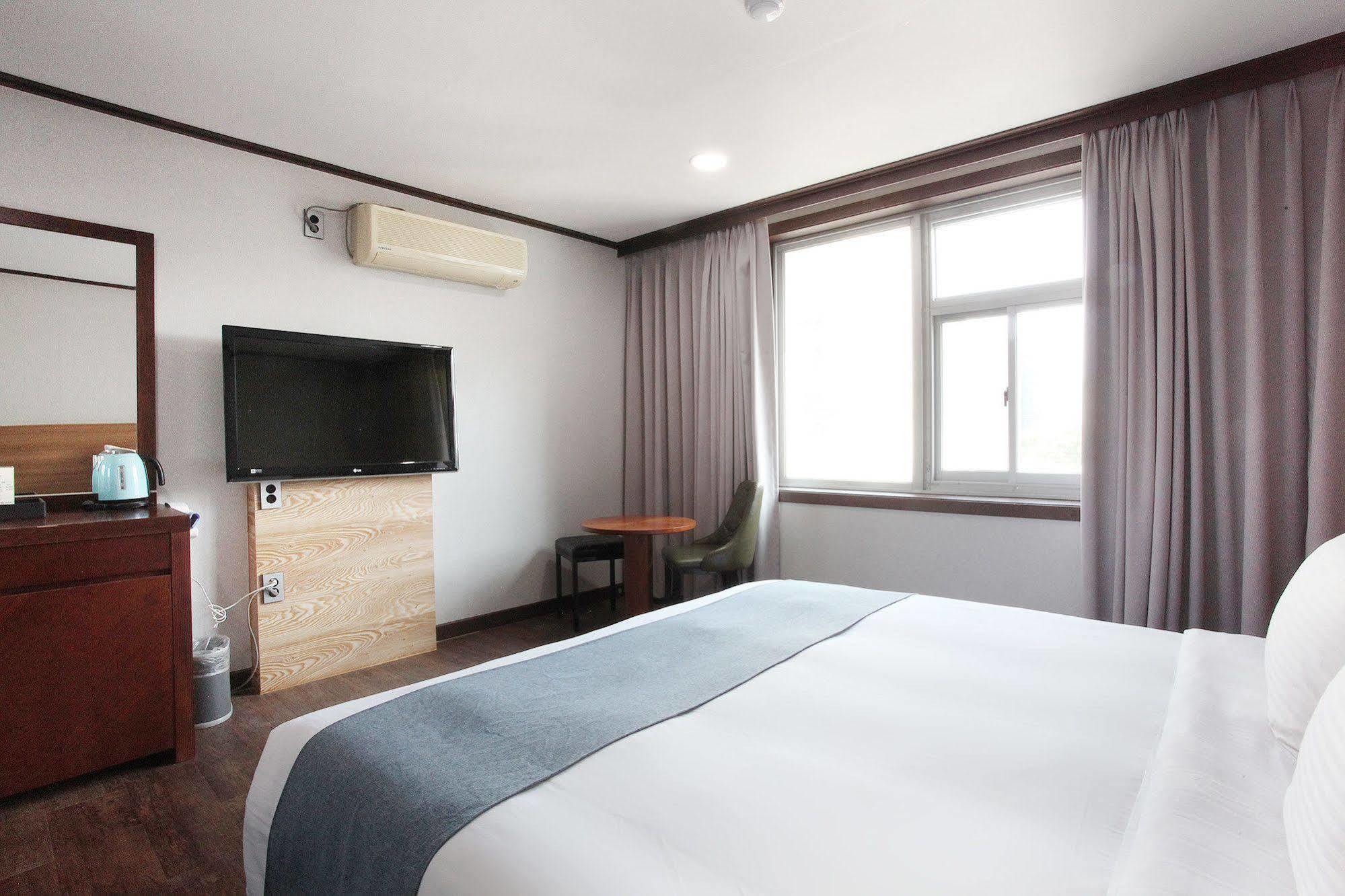 Noblesse Hotel เมืองเชจู ภายนอก รูปภาพ
