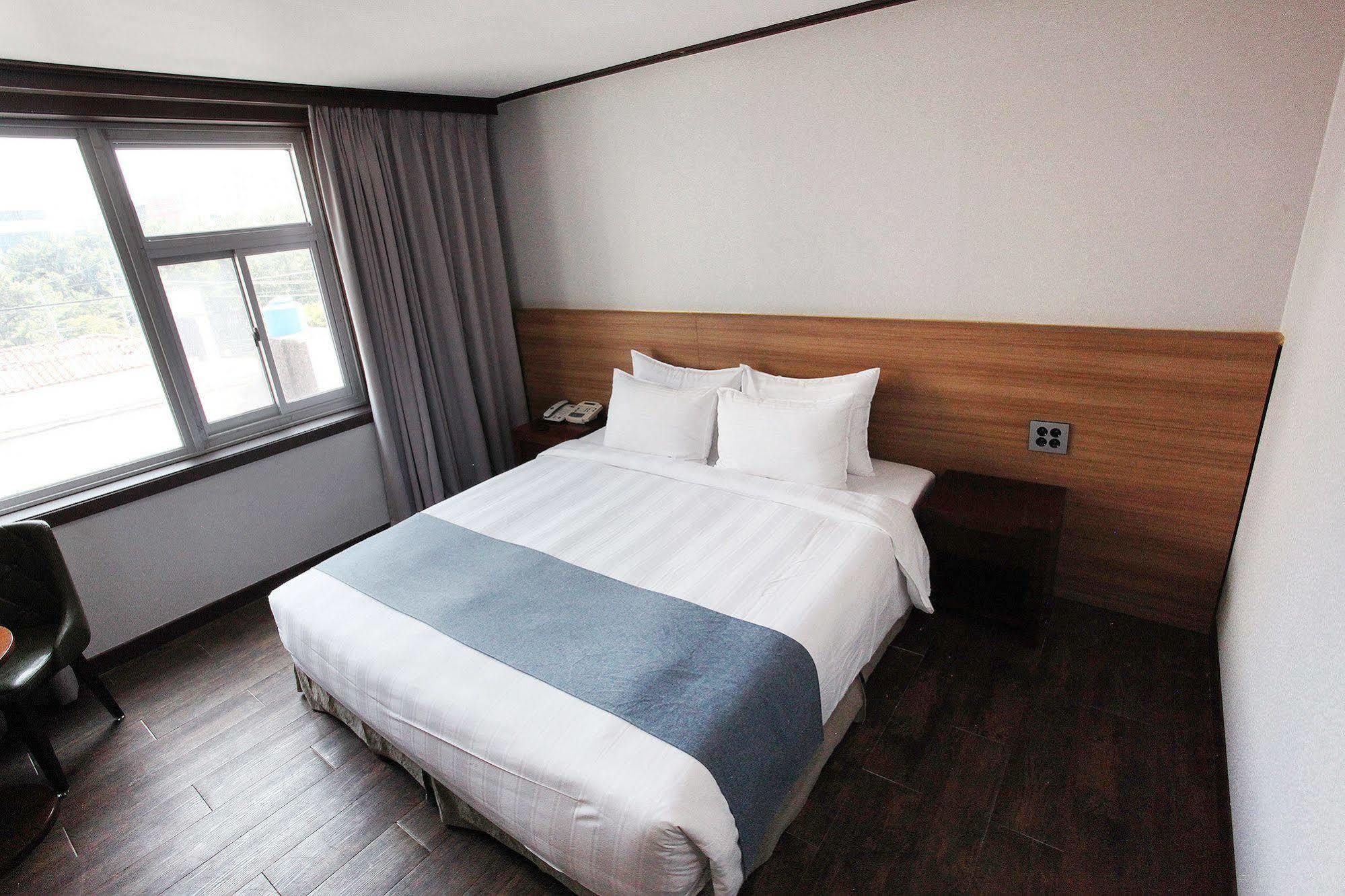 Noblesse Hotel เมืองเชจู ภายนอก รูปภาพ