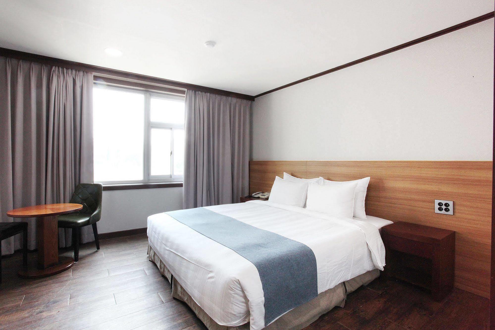 Noblesse Hotel เมืองเชจู ภายนอก รูปภาพ