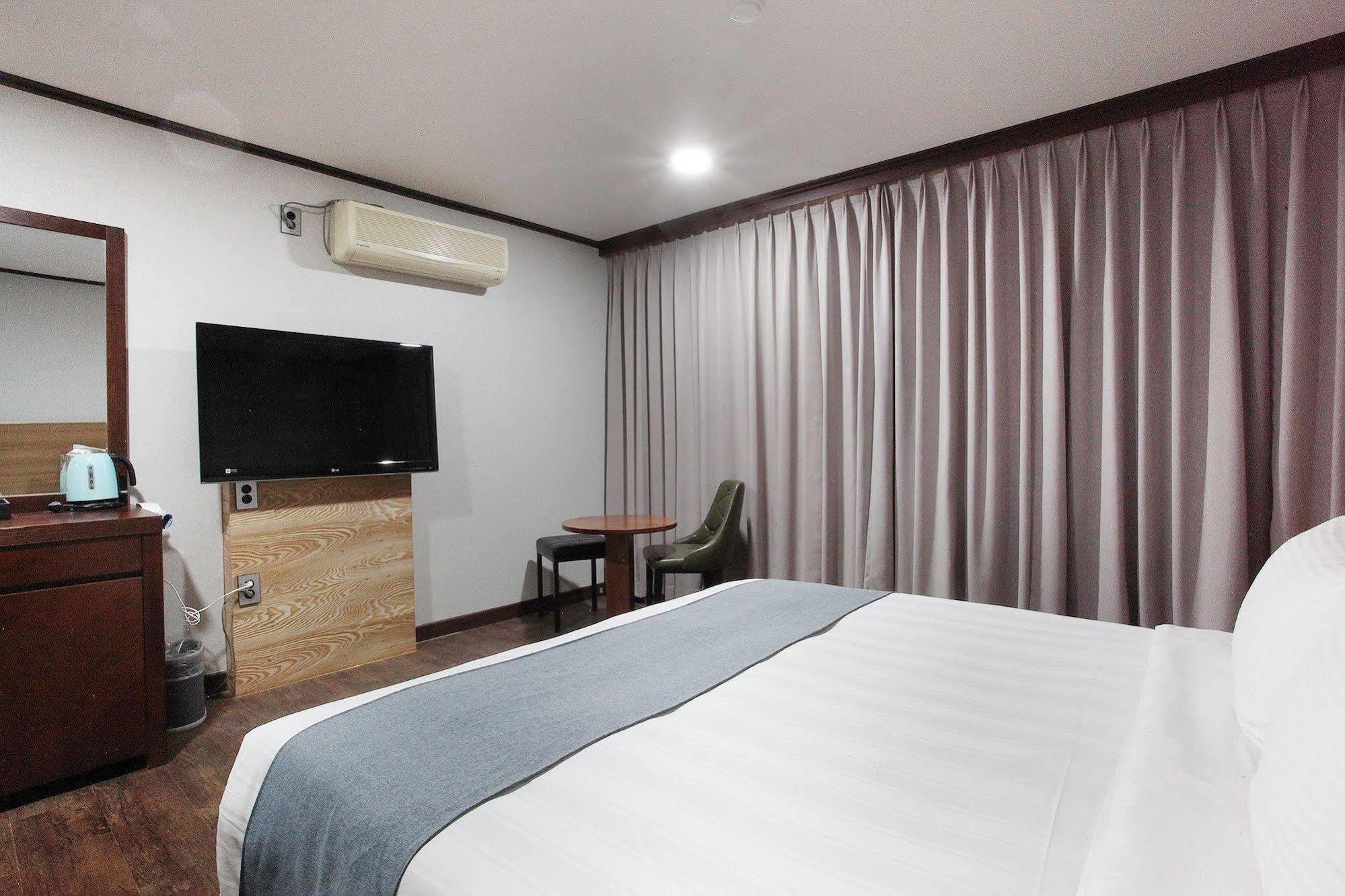 Noblesse Hotel เมืองเชจู ภายนอก รูปภาพ