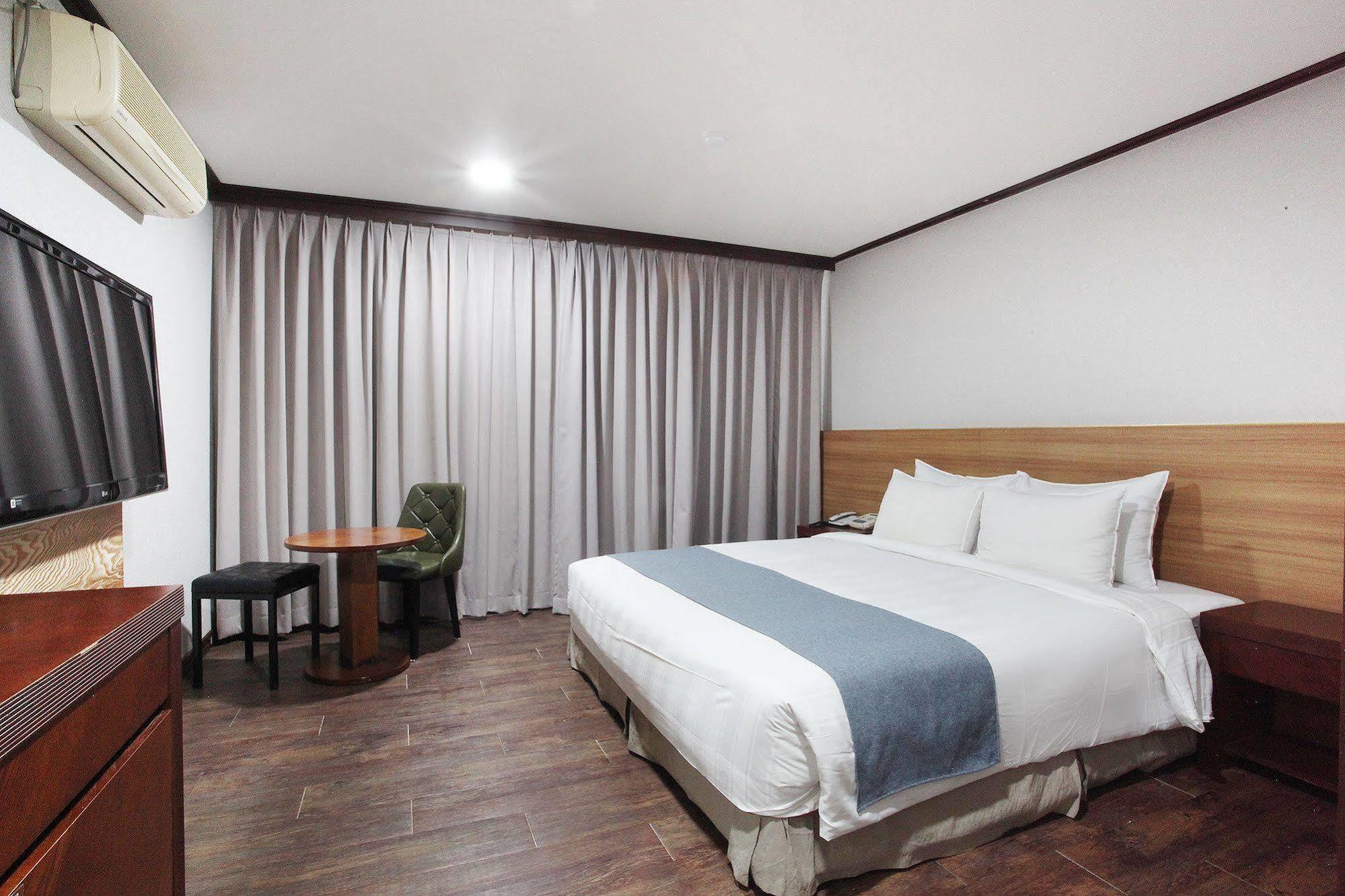 Noblesse Hotel เมืองเชจู ภายนอก รูปภาพ