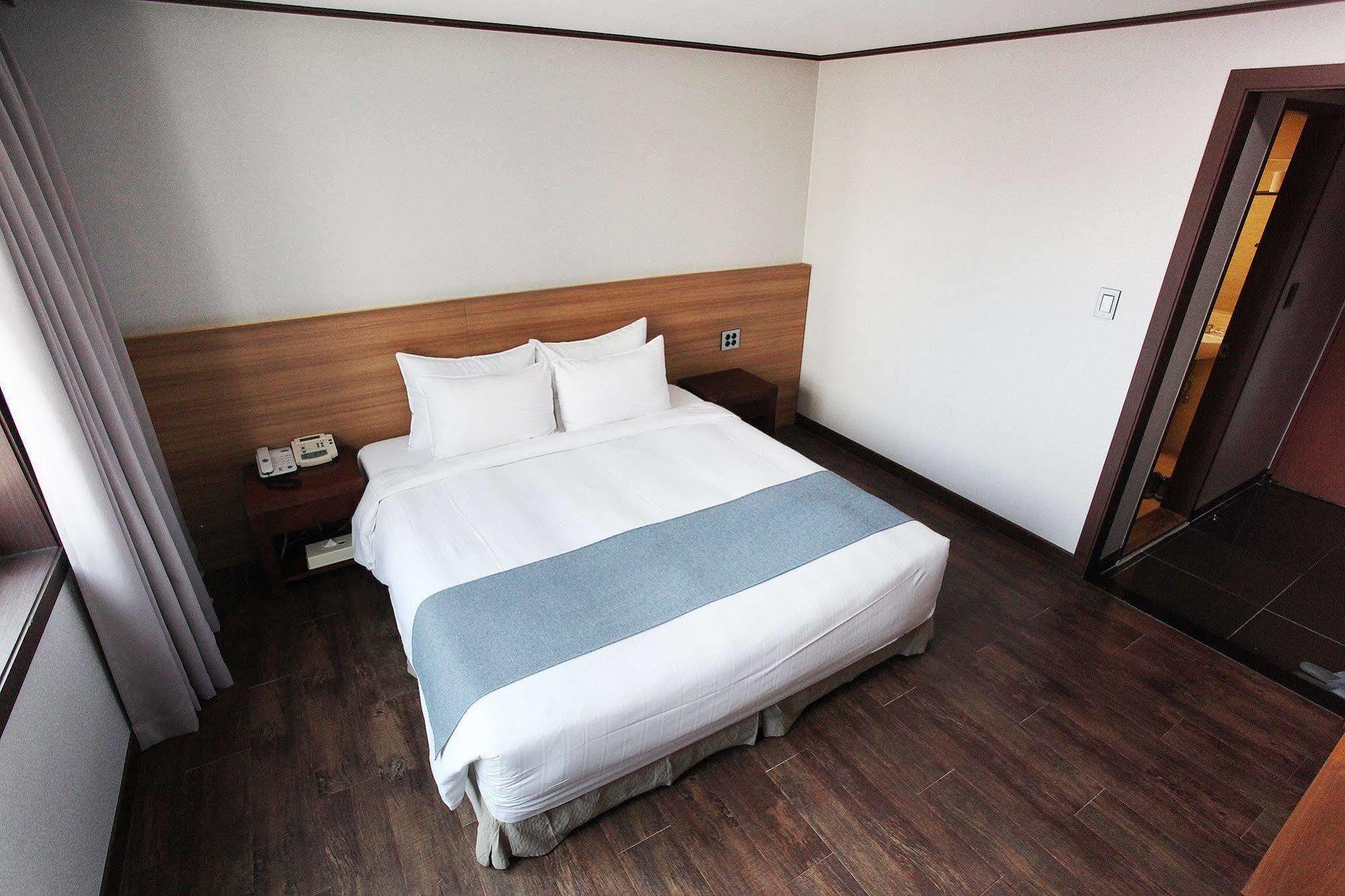 Noblesse Hotel เมืองเชจู ภายนอก รูปภาพ