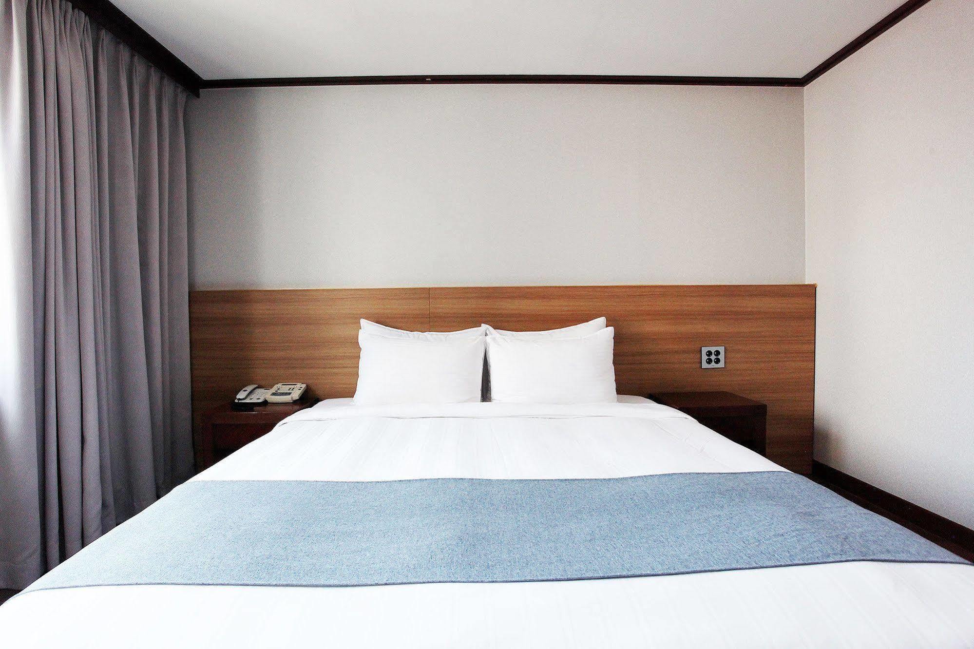 Noblesse Hotel เมืองเชจู ภายนอก รูปภาพ