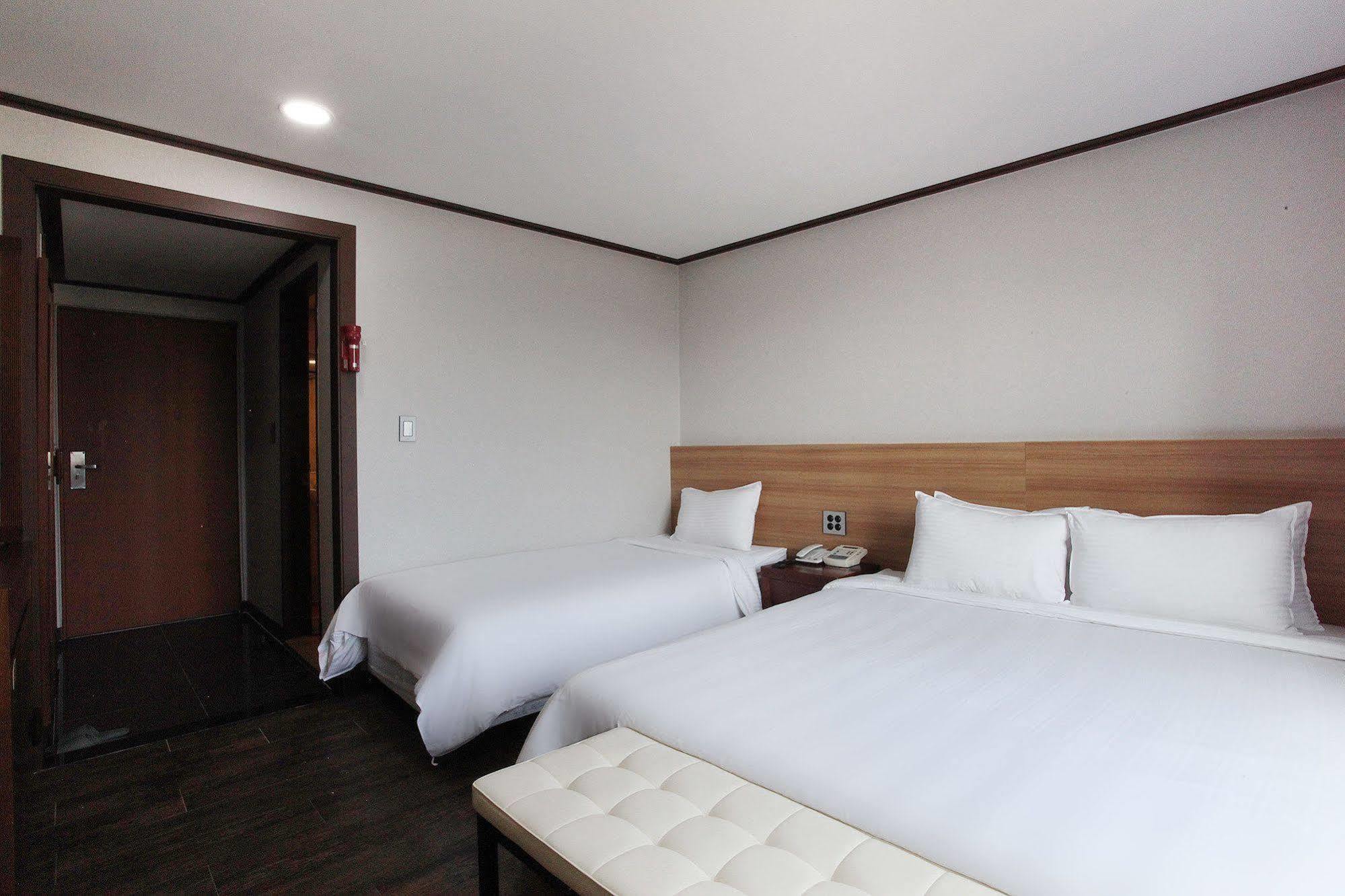 Noblesse Hotel เมืองเชจู ภายนอก รูปภาพ